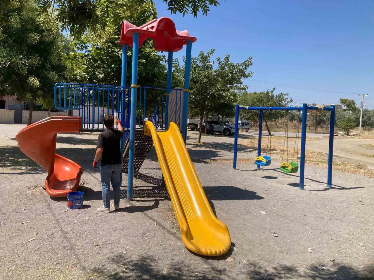 Yunusemre'de oyun alanlarina yaz bakimi: Çocuklarin keyfi yerine gelecek