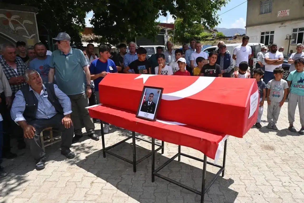 Memleket hasretiyle geldiği baba ocağında acı veda: Uzman Çavuş Mustafa Başer son yolculuğuna uğurlandı