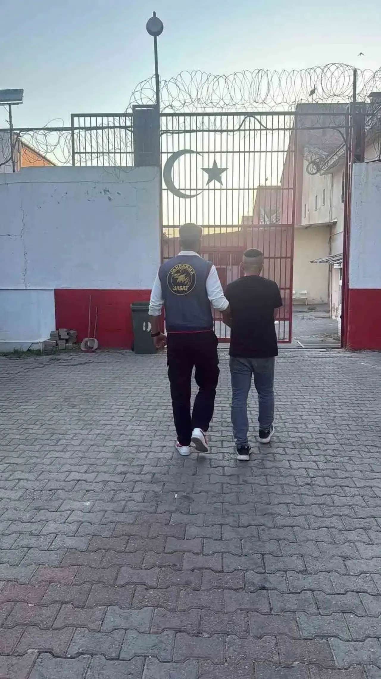 Germencik’te aranan hükümlü jandarmanın operasyonuyla yakayı ele verdi