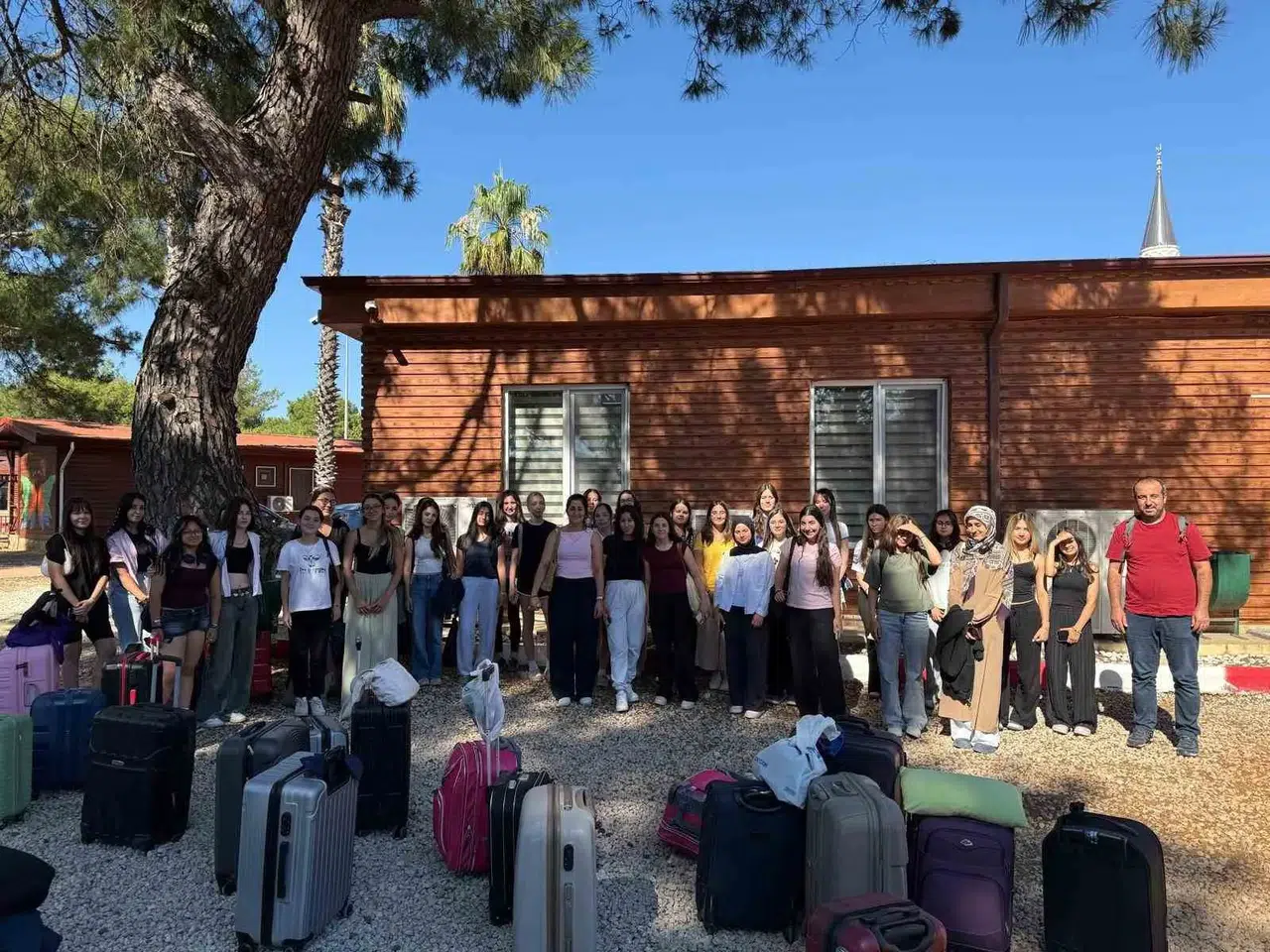 Aydınlı gençlerin Antalya macerası başladı: Ücretsiz kamp heyecanı yollara düşürdü