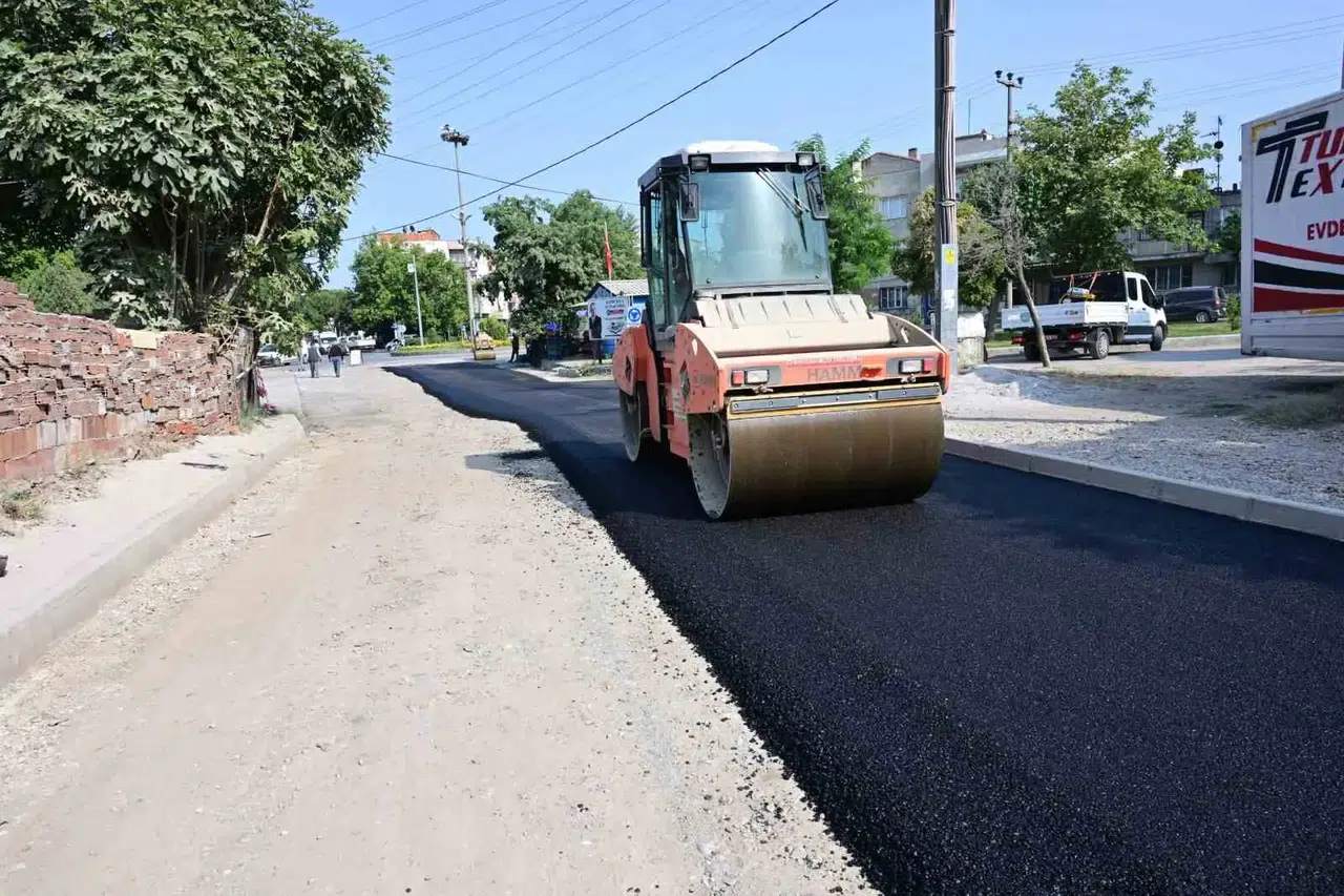 Turgutlu’nun yolları baştan aşağı yenileniyor: Hasat dönemi öncesi ulaşım seferberliği