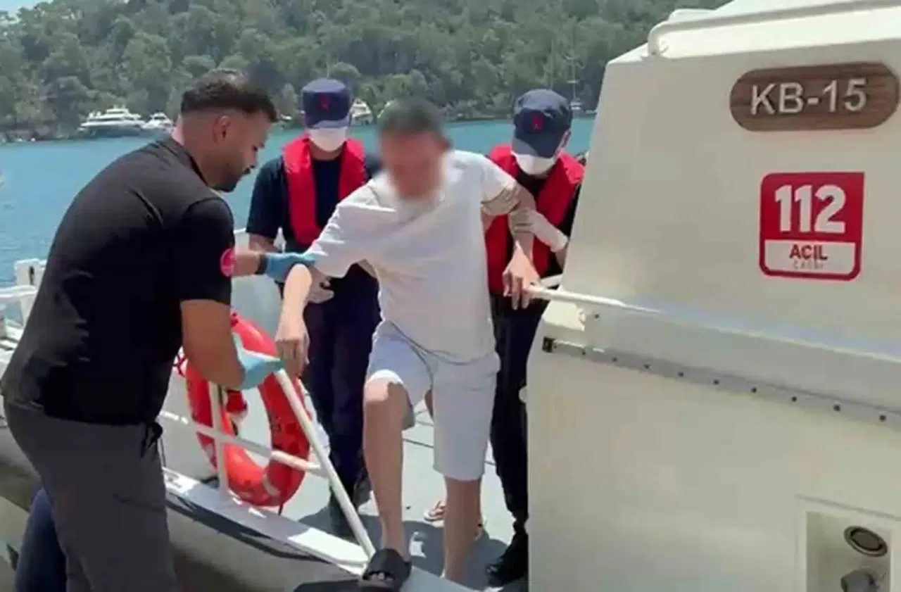 Mavi sularda acil durum: Sahil Güvenlik iki hasta için seferber oldu