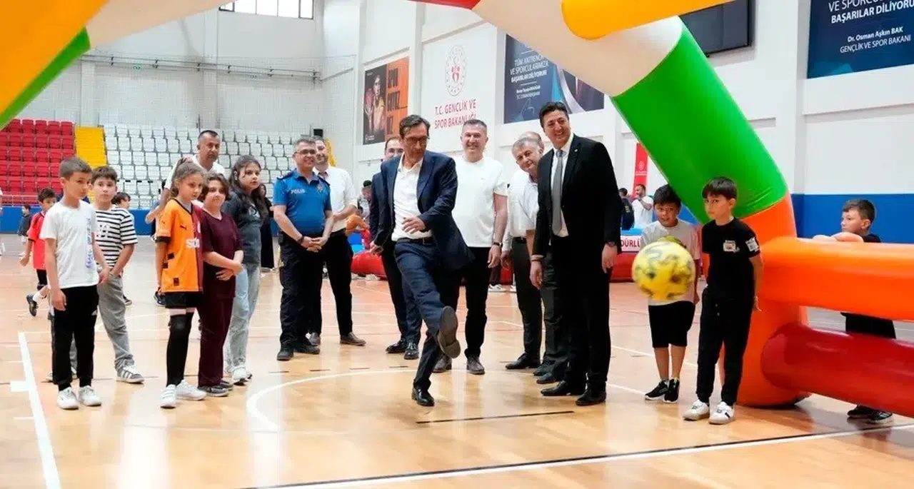 Tavşanlı'da yaz okulu heyecanı: Minikler tatili spor ve sanatla renklendiriyor