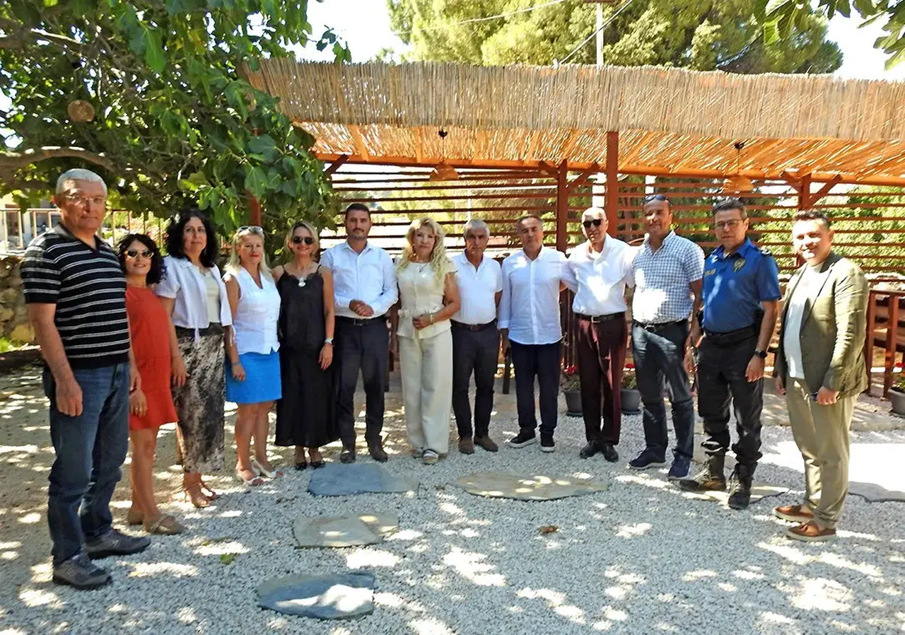 Çeşme’den Afyon’a uzanan veda: Müftü Murat Yılmaz mesai arkadaşlarıyla helalleşti