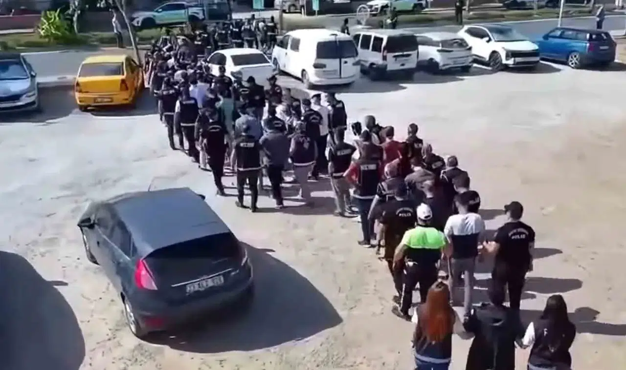 Vize hayali kuranları sahte sitelerle ağına düşürdüler: 8 milyonluk vurguna büyük operasyon