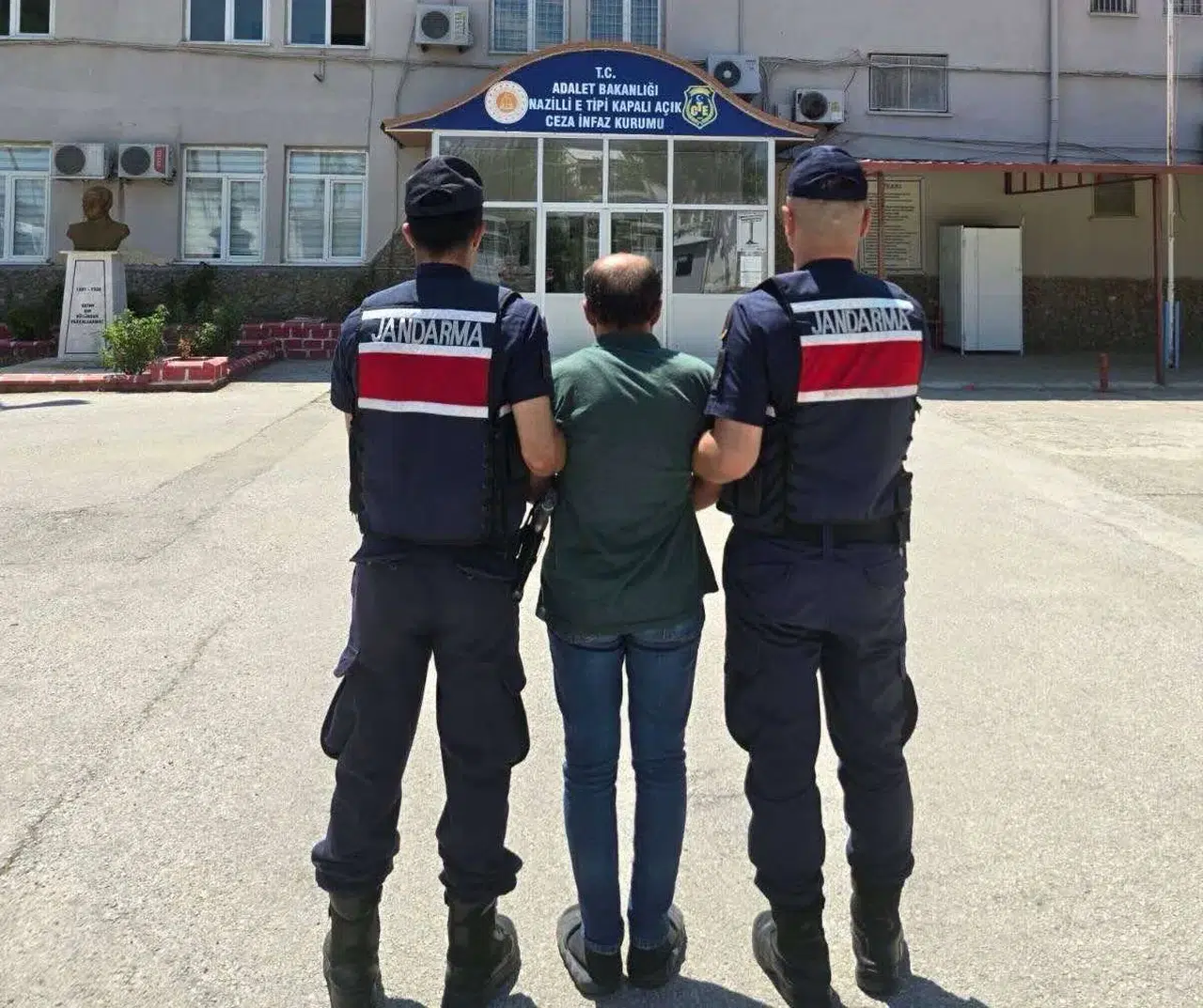 Nazilli'de firari hükümlü operasyonu: Jandarma iz sürdü, adalete teslim etti