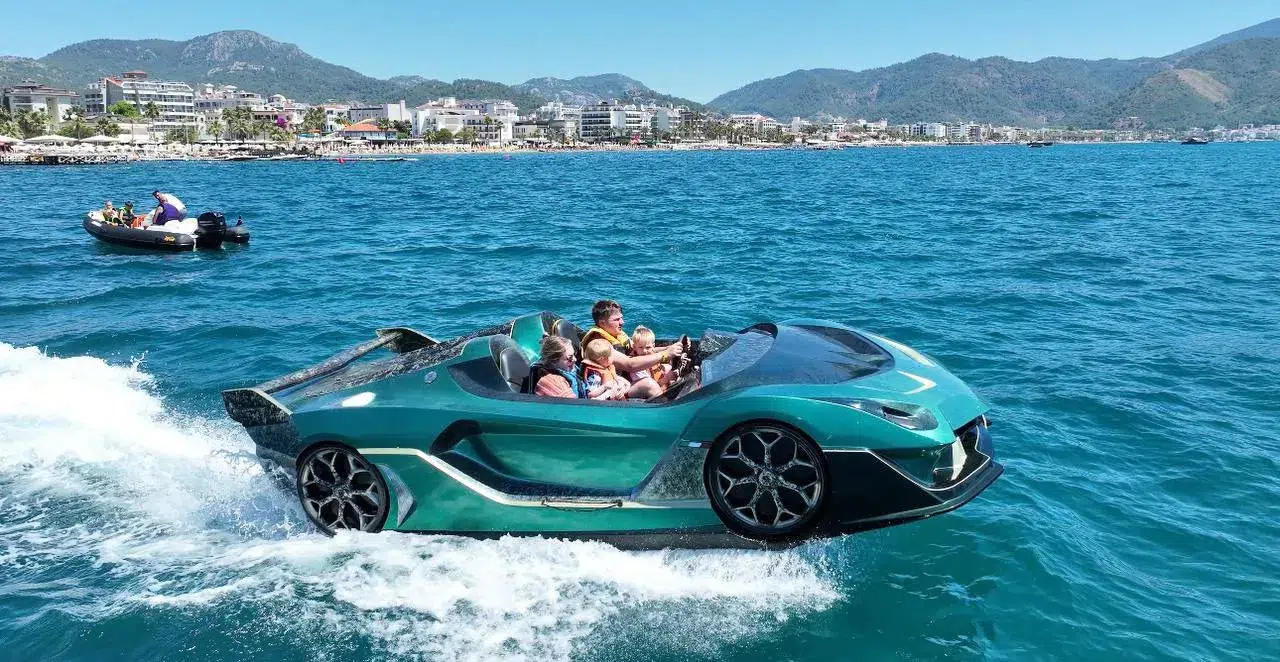 Marmaris sahillerinde yeni trend: Yerli üretim jet car rüzgarı esiyor