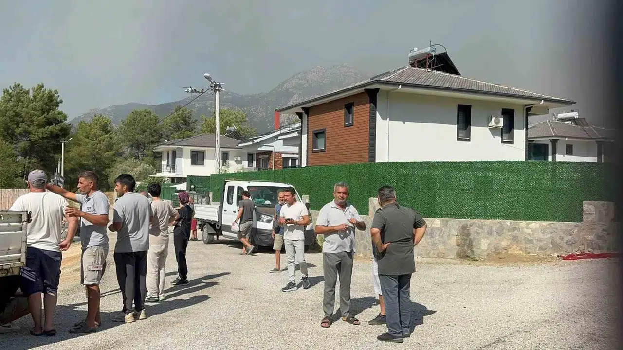Fethiye Üzümlü'de alevler pes etmiyor: Yerleşim yerleri için tahliye kararı