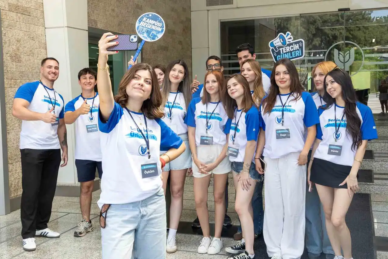 Tercih döneminde teknoloji devrimi: Yaşar Üniversitesi adayları yapay zeka ile karşılıyor