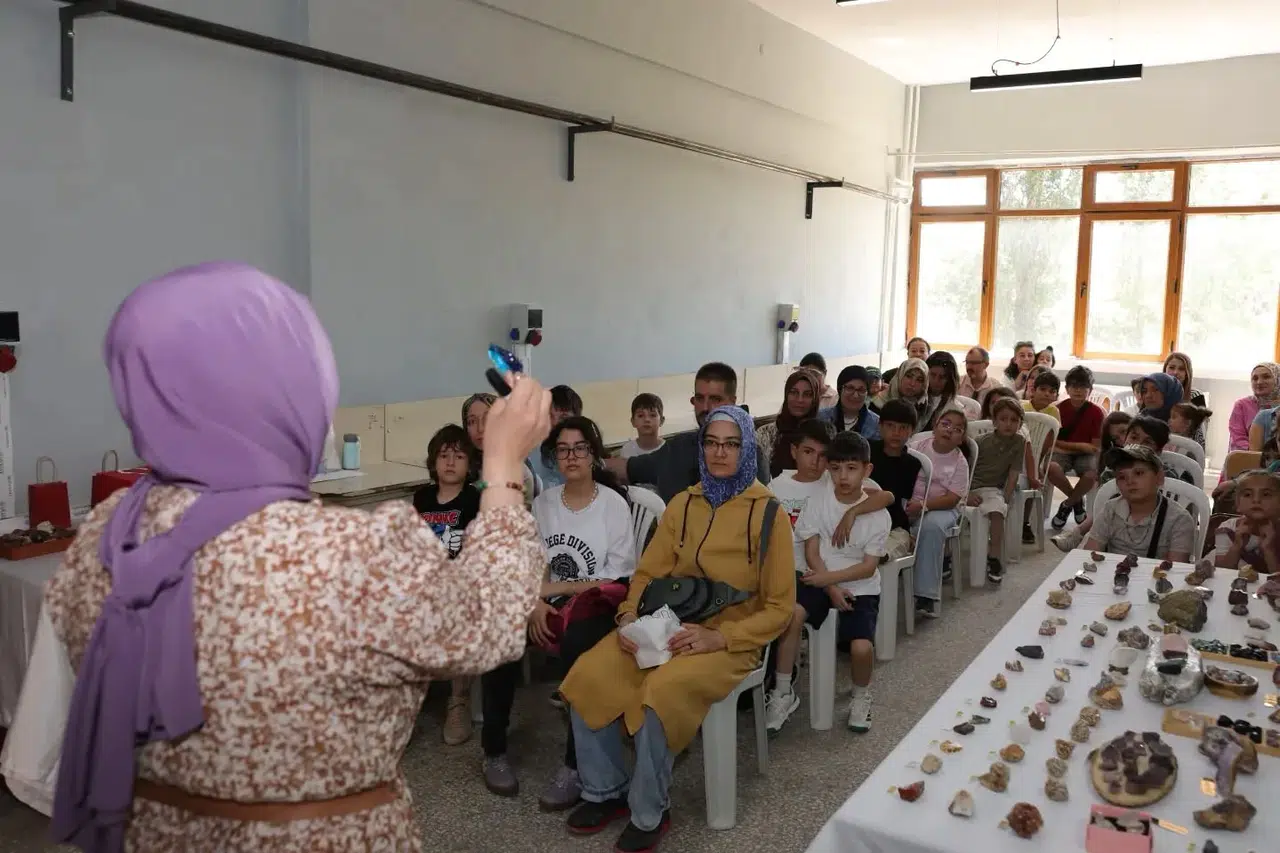 Minik jeologlar Kütahya’da iş başında: Taşların gizemli dünyasına yolculuk