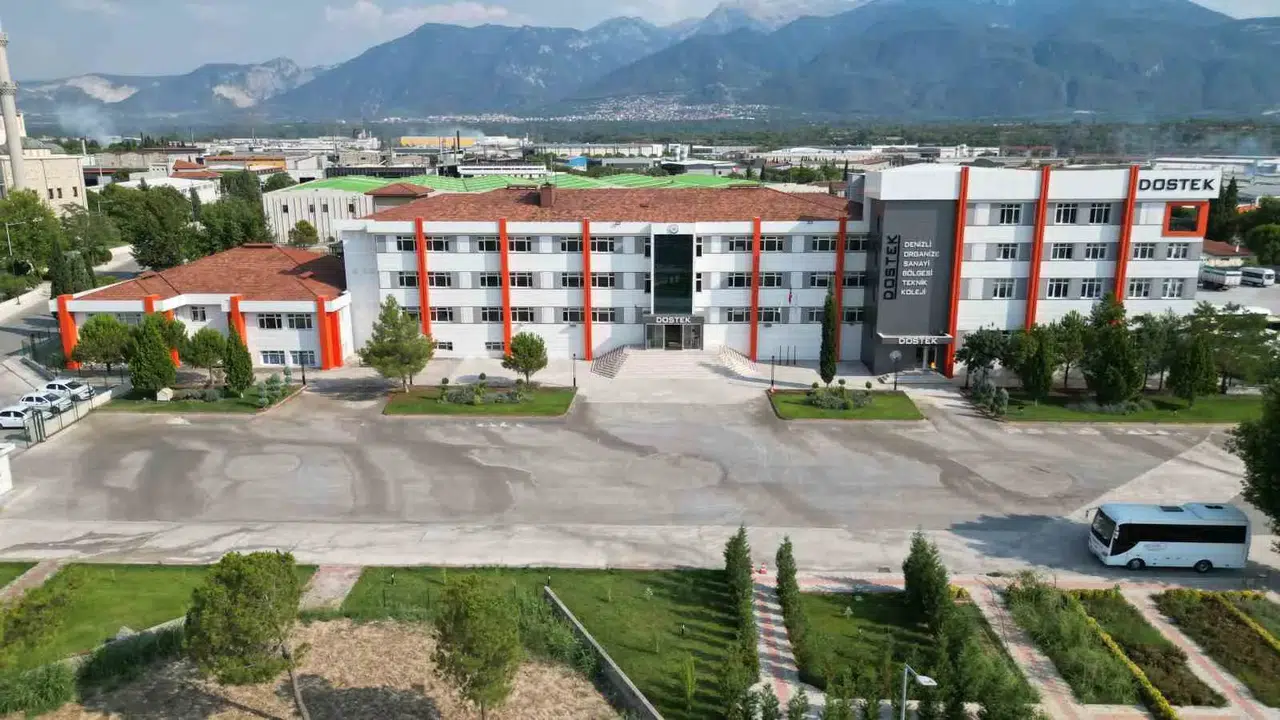 Gençlerin kariyer rotası sanayinin merkezinden geçiyor: DOSTEK Koleji fark yaratıyor