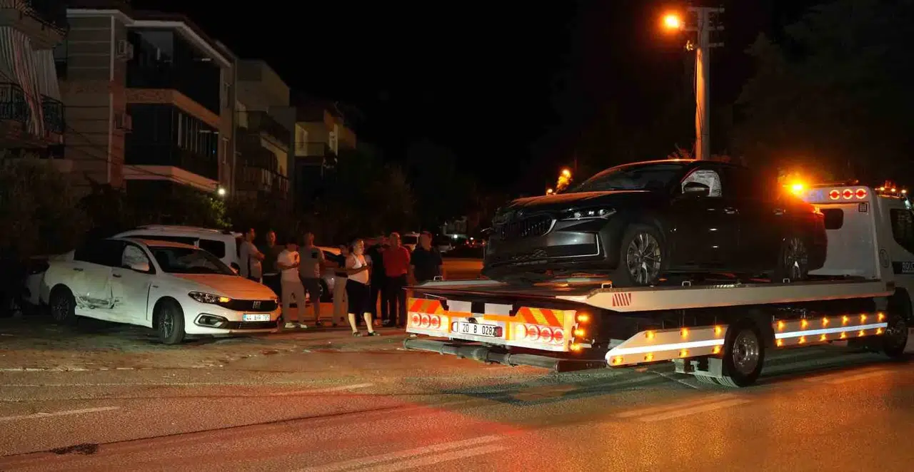 Denizli'de trafik kabusu: Tali yoldan çıkan araç zincirleme kazaya yol açtı