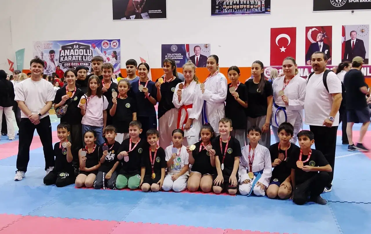 Alaşehirli karatecilerin İzmir çıkarması: 27 madalya ile kupa sevinci