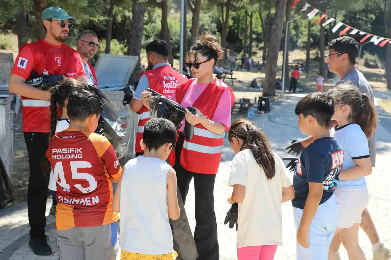 Hamalın Kırı’nda örnek dayanışma: Piknikçiler ve belediye ekipleri doğa için birleşti
