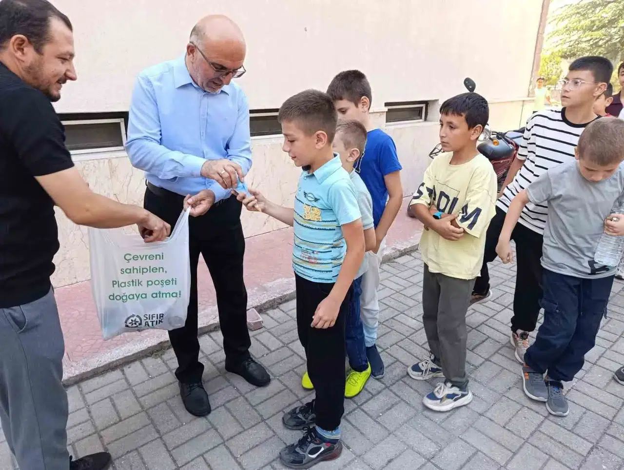 Afyonkarahisar'da yaz kurslarına yoğun ilgi: Müftü İmamoğlu öğrencileri yalnız bırakmadı