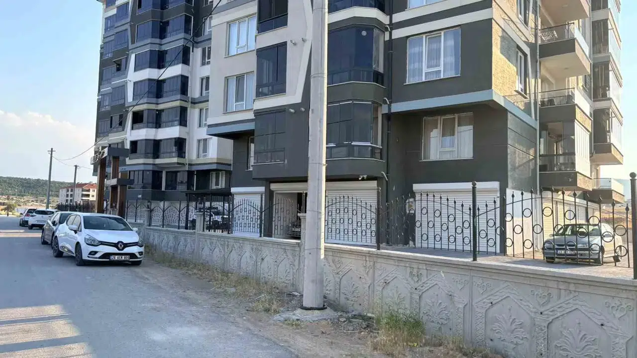 Kütahya’da yürek yakan veda: 86 yaşındaki kadın evinin penceresinden düşerek can verdi