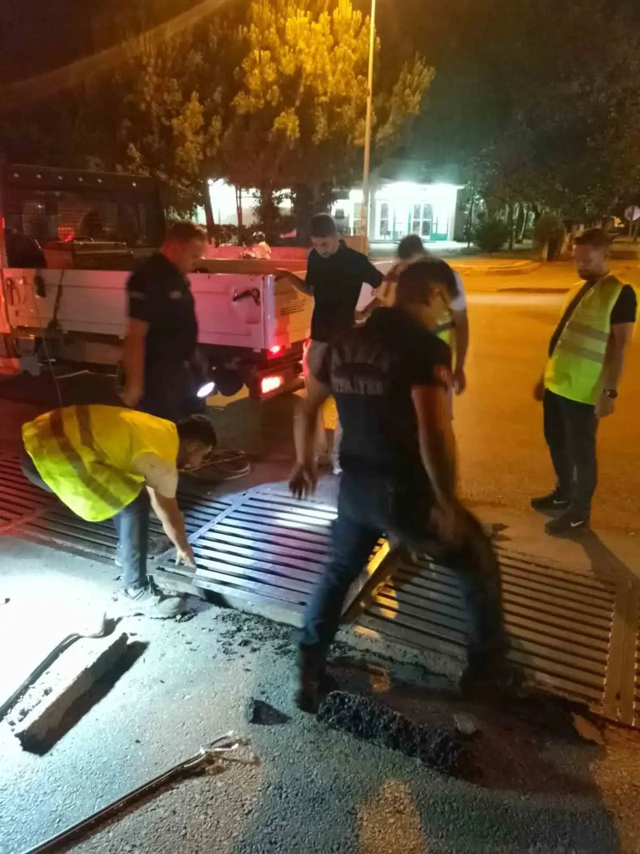Efeler'de nefes kesen kurtarma operasyonu: Üç gün sonra gelen mutluluk
