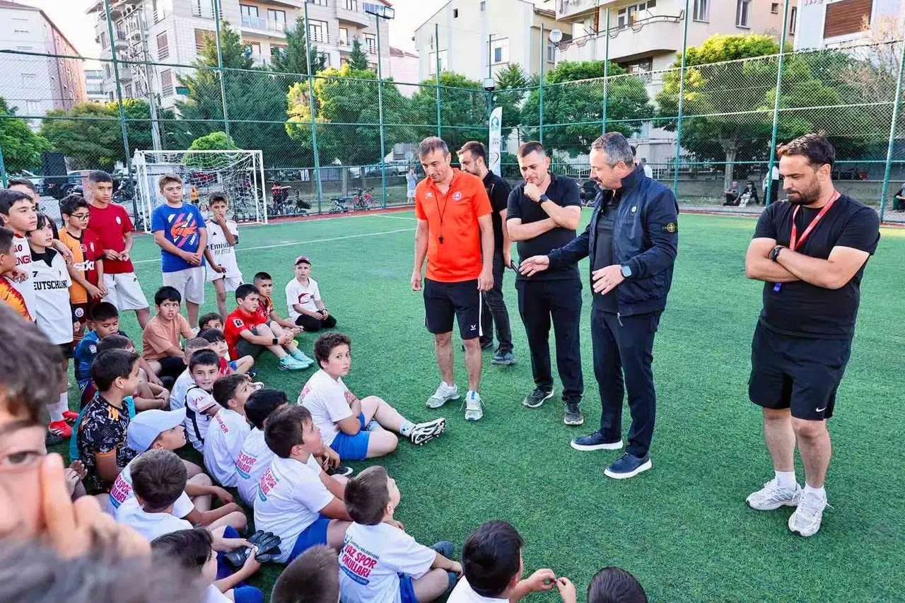 Sandıklı'da minik kramponların heyecanı: Sokak futbolunda şampiyonluk yarışı başladı