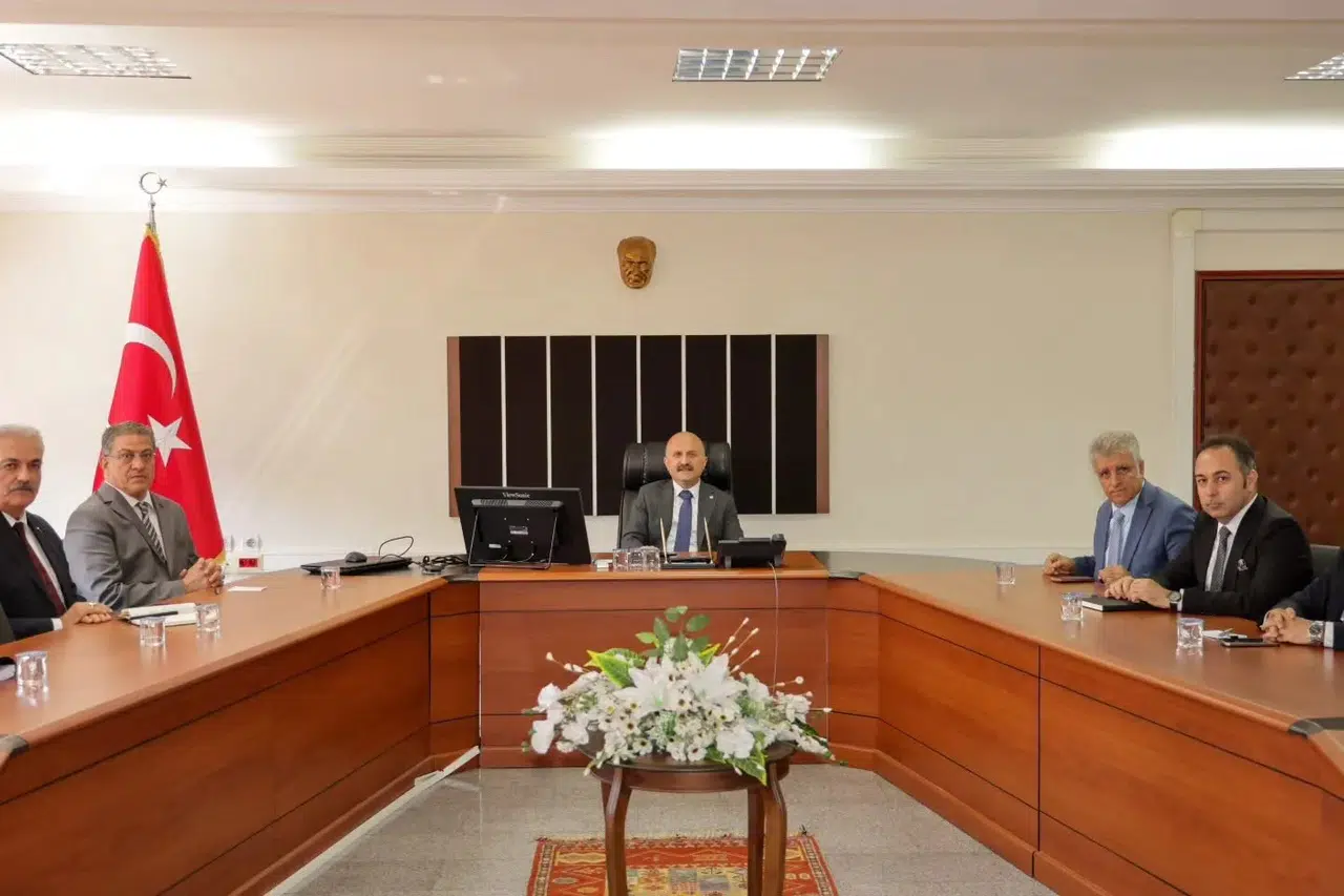 Aydın'da hizmet seferberliği: Vali Varol'dan kaymakamlara kritik talimat