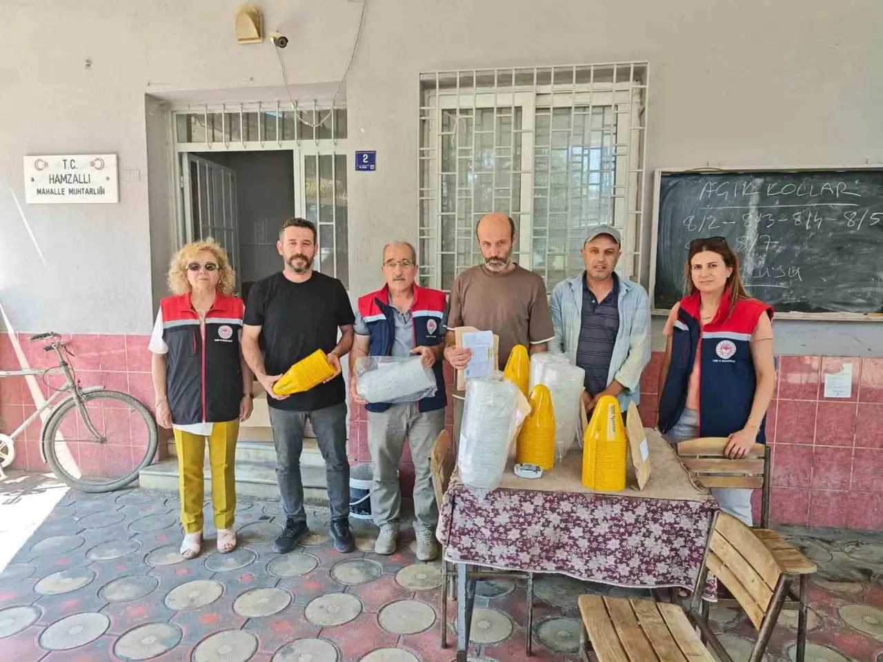 Aydınlı üreticinin meyve bahçelerinde sinek nöbeti: Binlerce tuzak dağıtıldı