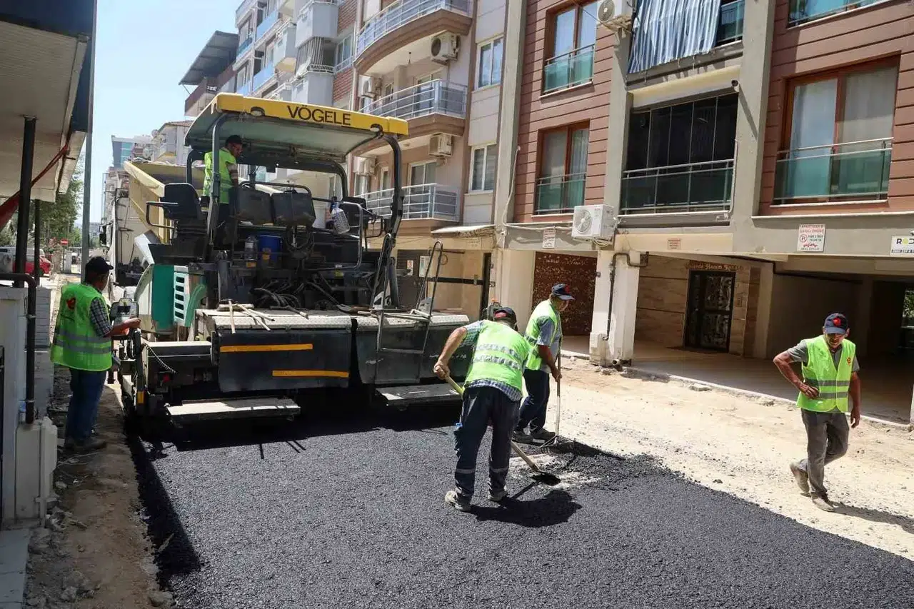 Efeler'de ulaşıma modern dokunuş: Albayrak Caddesi yenileniyor
