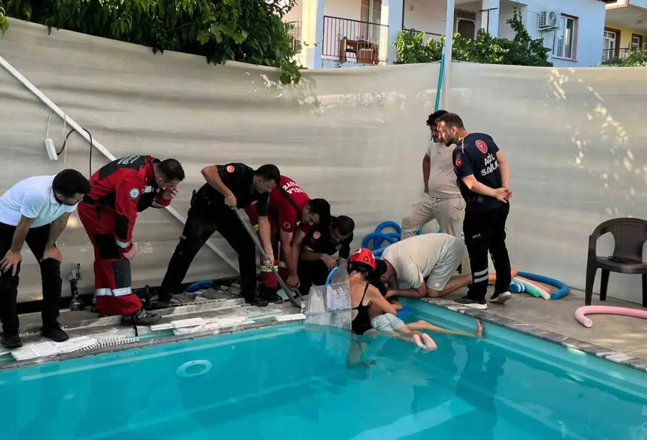 Seydikemer'de korku dolu anlar: Minik T.A. havuzun emiş borusundan son anda kurtarıldı