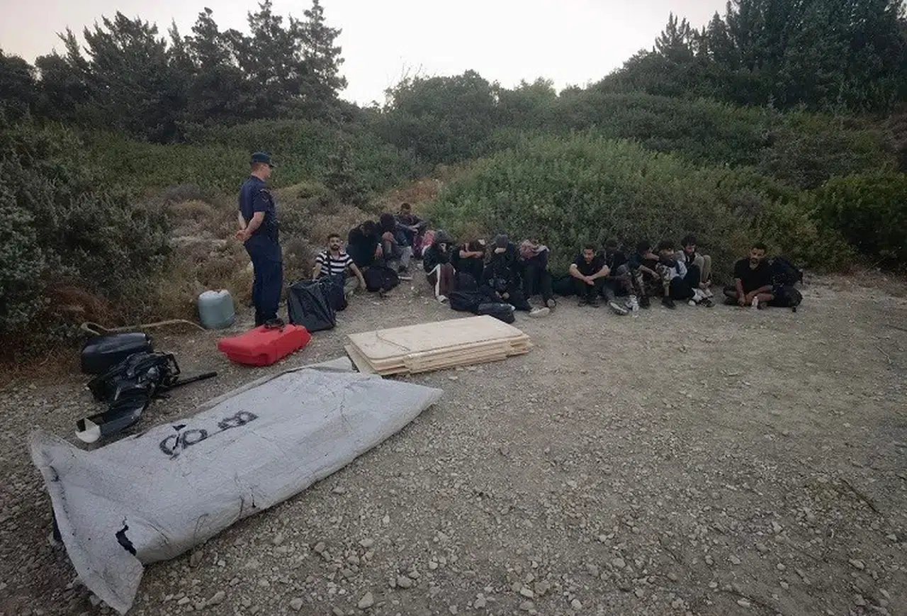Çeşme kıyılarında sabah operasyonu: 16 kaçak göçmen yakalandı