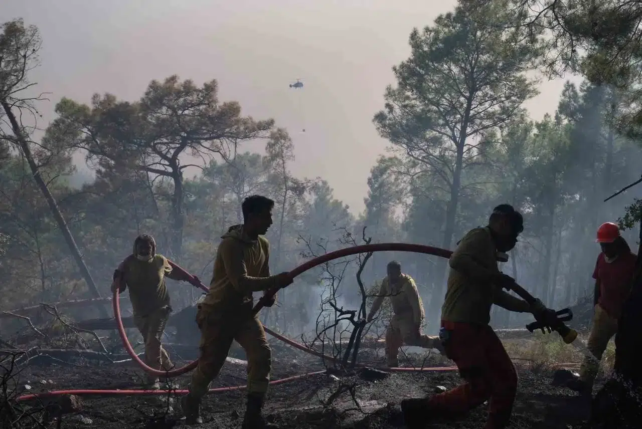 Seydikemer’de başlayan alevler 25 saatte güçlükle durduruldu: Kaş’ta soğutma çalışmaları sürüyor