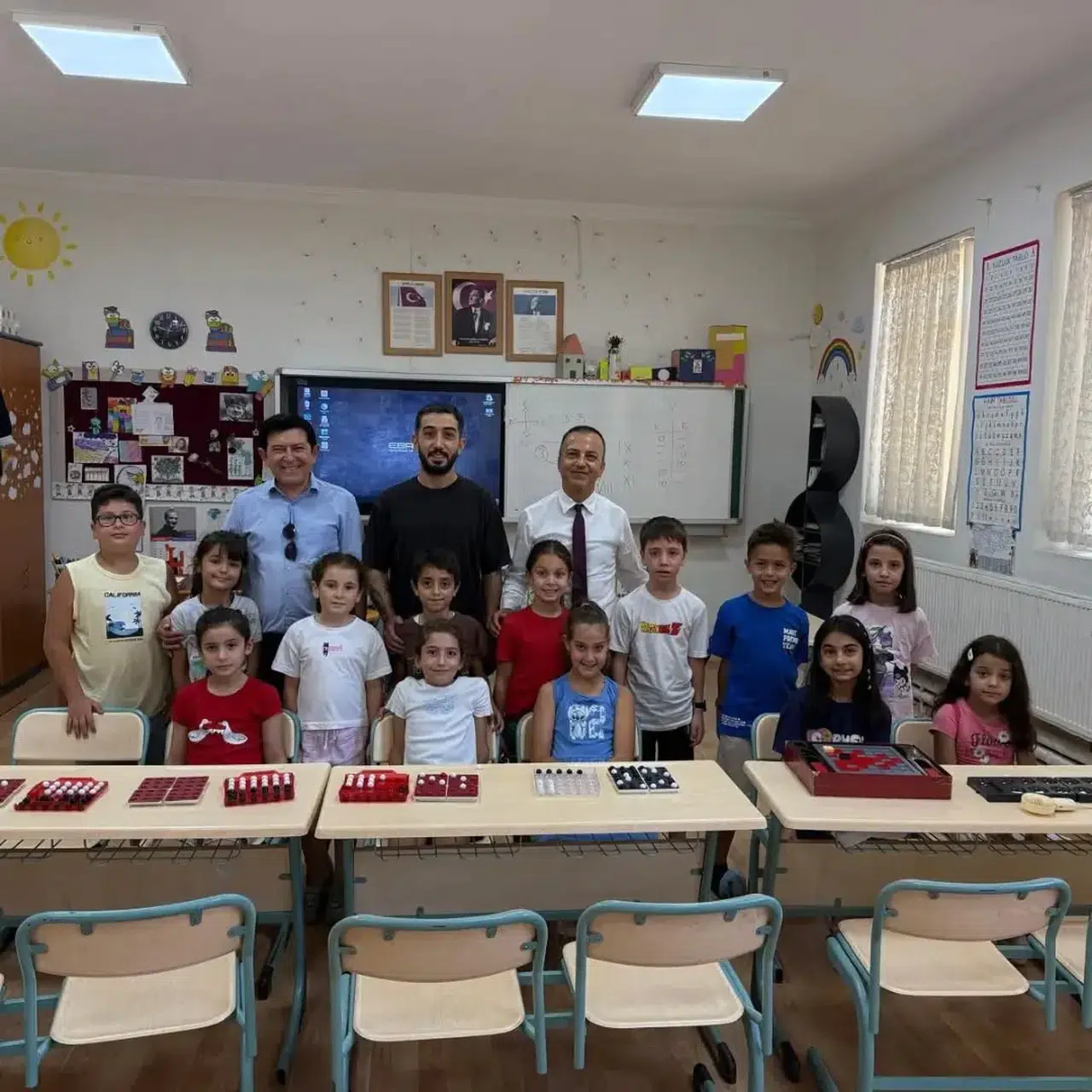 Yenipazar’da tatil mesaisi: Minikler zeka oyunlarıyla geleceğe hazırlanıyor