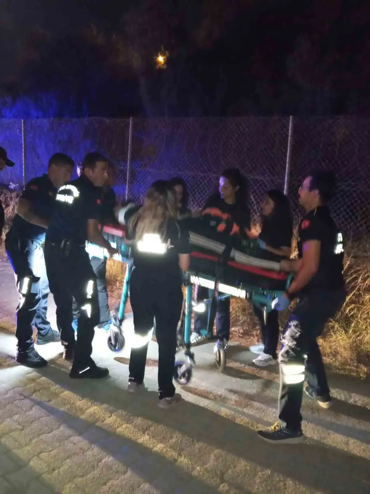 Efeler’de Ticari Araç Devrildi: Sıkışan Sürücüyü İtfaiye Kurtardı