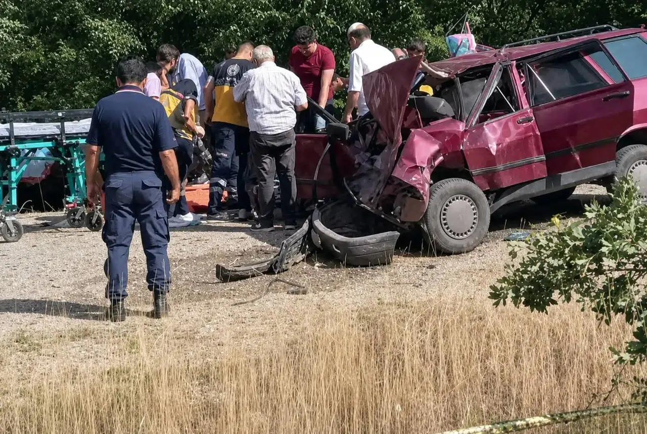 Afyonkarahisar'da acı bilanço: İki otomobilin karıştığı kazada bir kişi yaşamını yitirdi