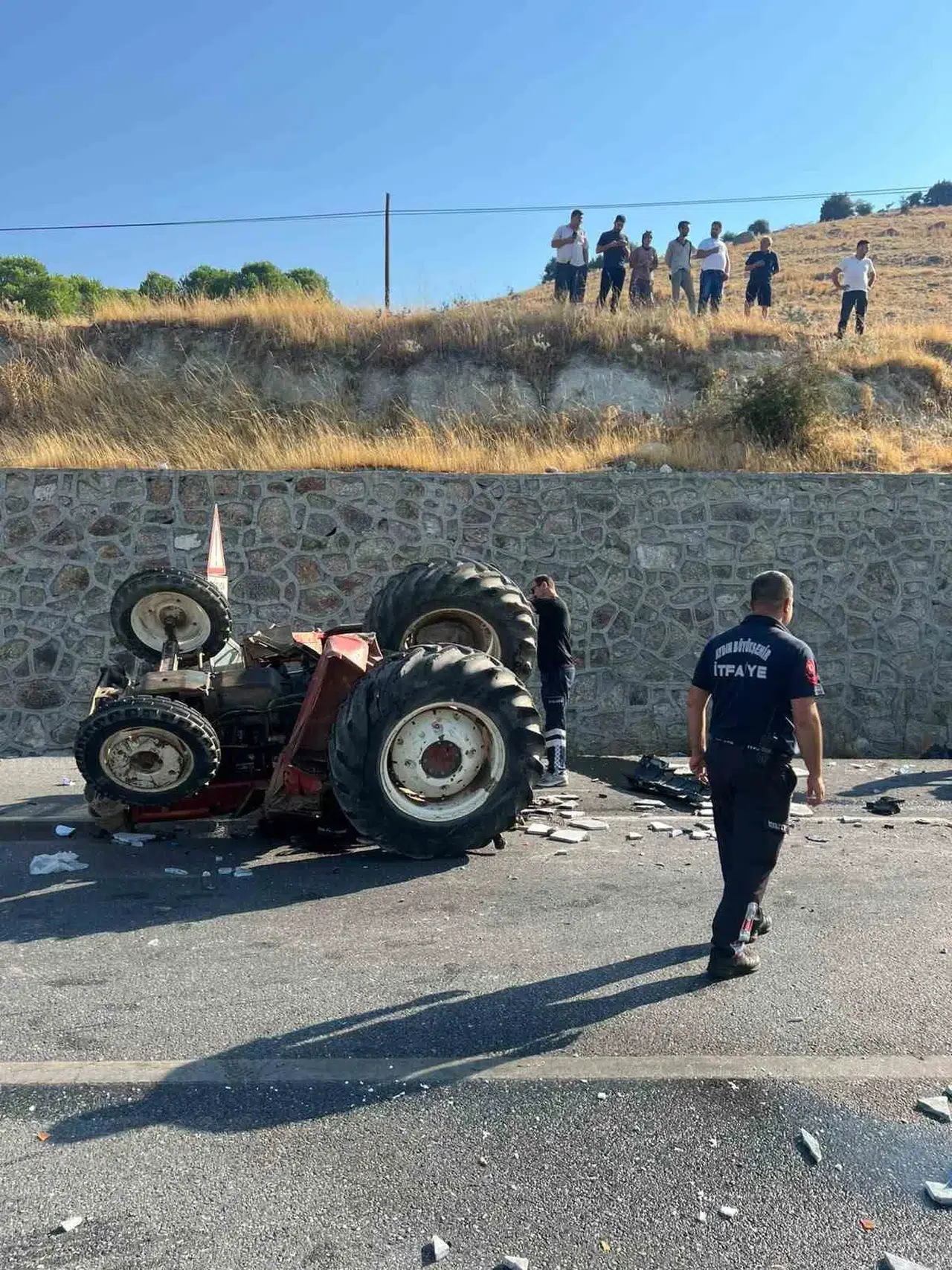 Aydın'da feci kaza: Tır ile traktör çarpıştı, bir kişi yaşamını yitirdi