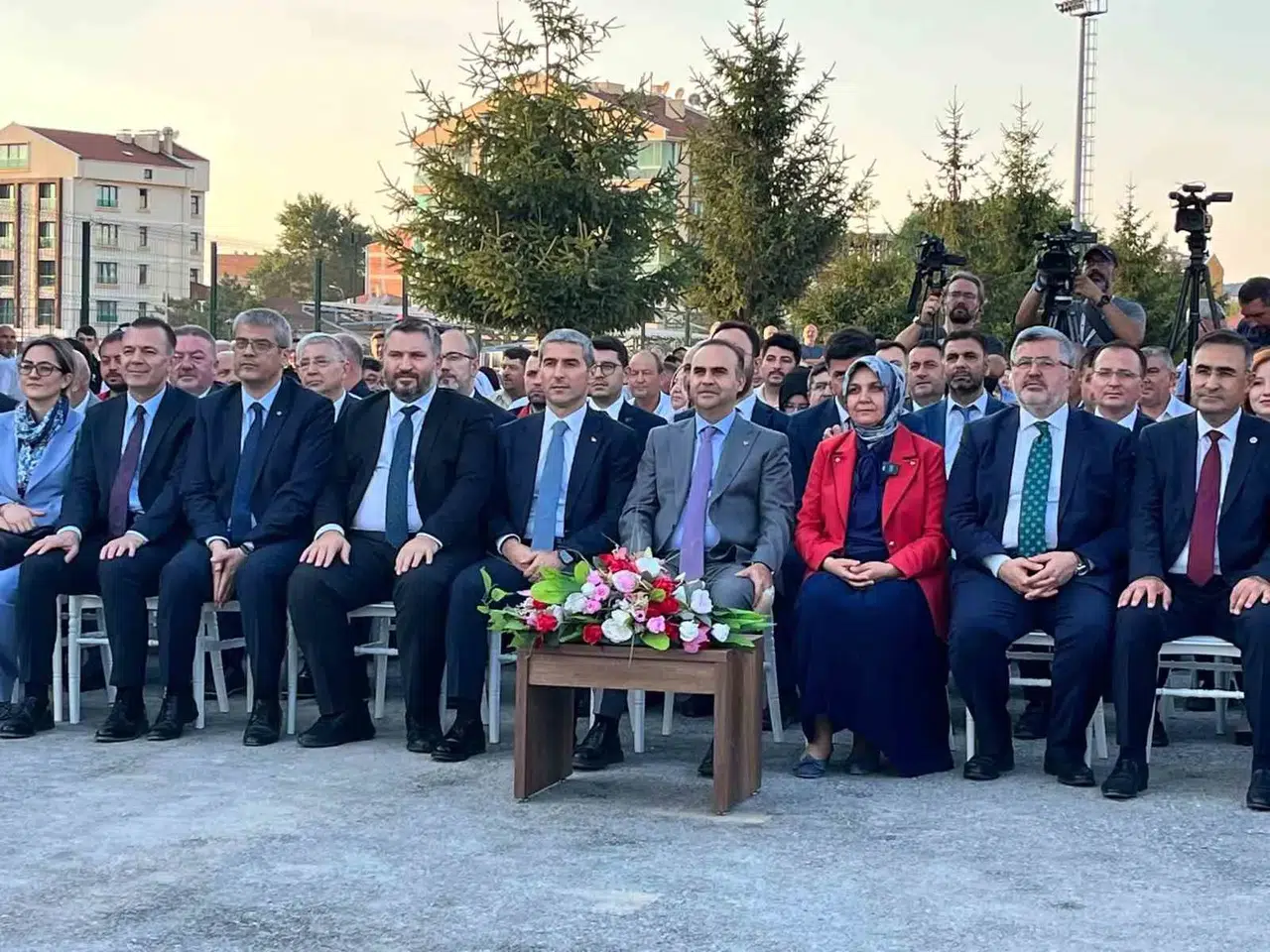 Bakan Kacır'dan muhalefete sert gönderme: Kamu kaynaklarını savuranları millet görüyor