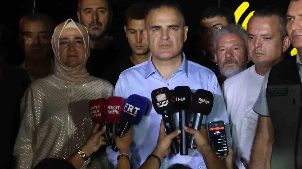 Fethiye'de Alevlere Gece Görüşlü Helikopterle Müdahale: 16 Huzurevi Sakini Hastaneye Kaldırıldı