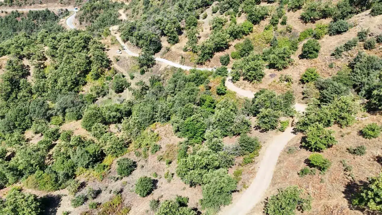 Apaklar’da Tarihi Dönüşüm: Yılların Toprak Yolu Artık Parke Taşıyla Buluşuyor