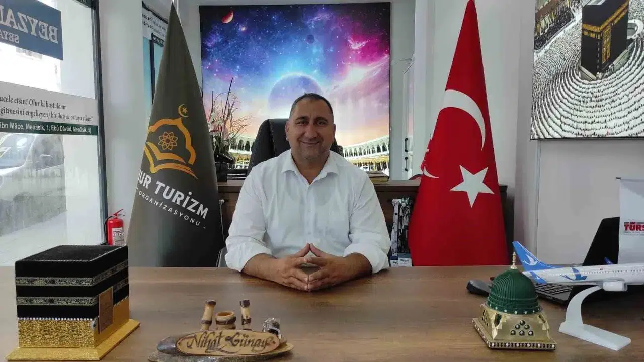 Kabe özlemi çekenler için gönül köprüsü: 500 kişiye umre yolu açılıyor