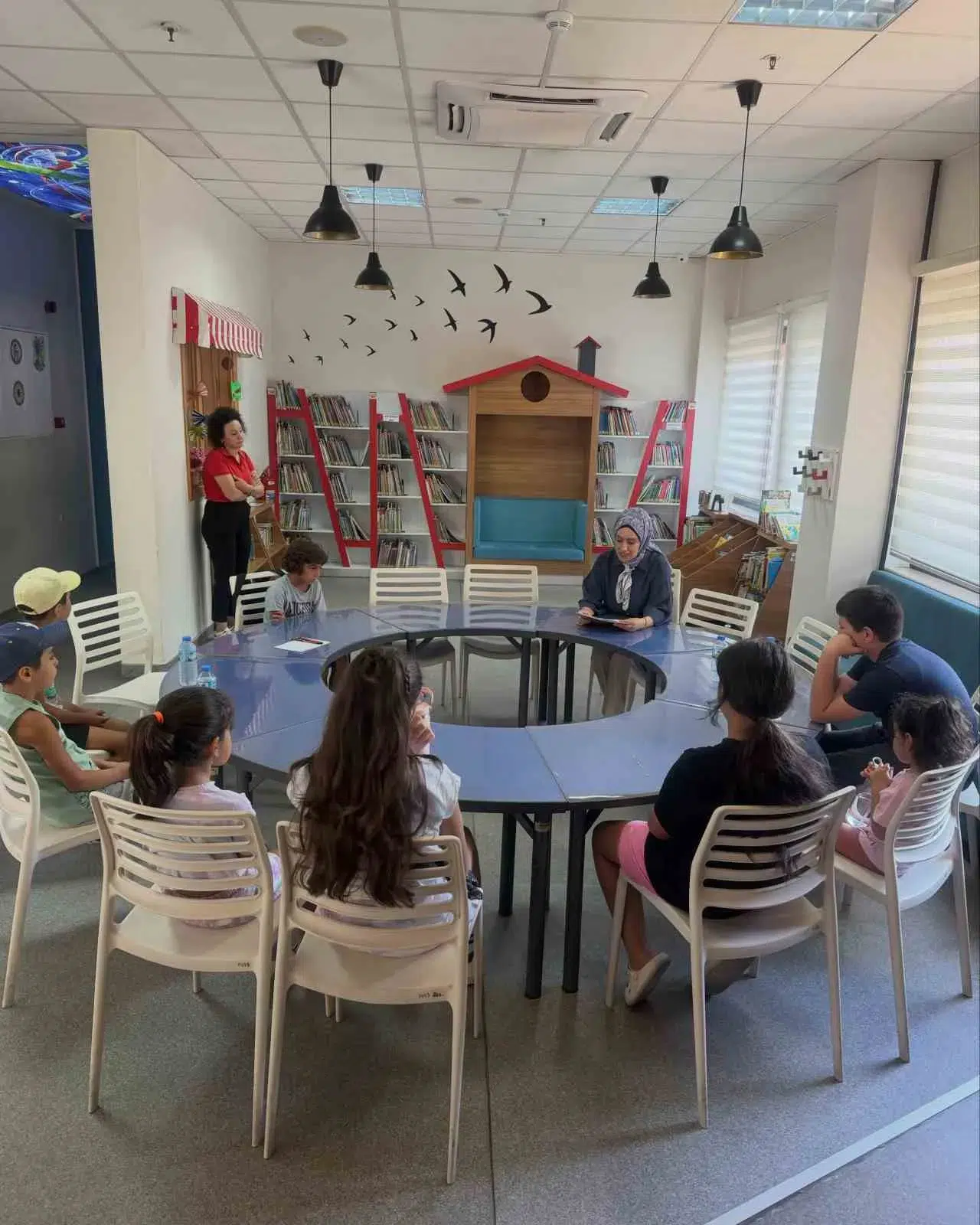 Minik okurlar kütüphanede hazine avına çıktı: Kayıp anahtarın peşinde macera dolu anlar