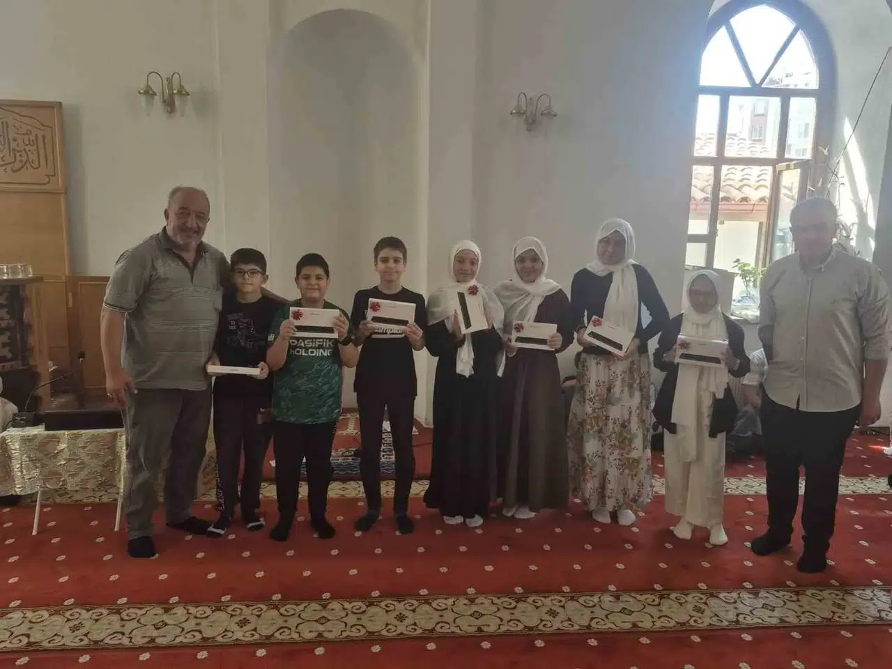 Sandıklı’da cami eğitimi şenliğe dönüştü: Minik öğrencilere sürpriz ödüller