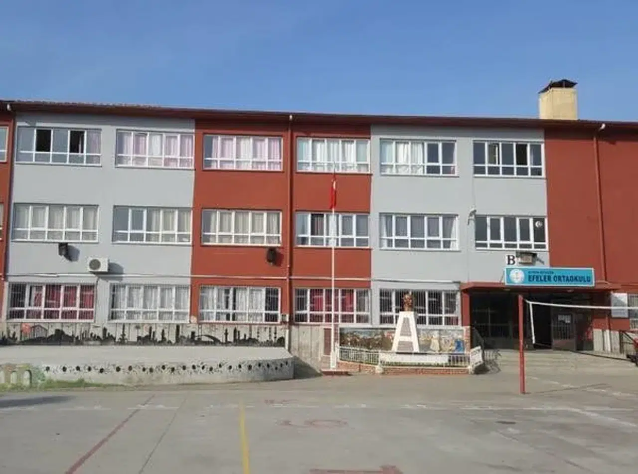 Efeler’de okul binaları için kritik karar: Binlerce öğrenci yeni adreslerine taşınıyor