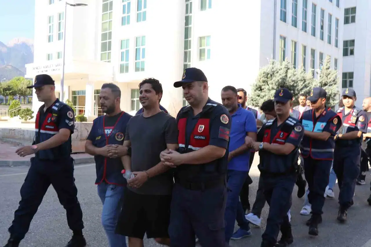 Denizli'de Korku Saçan Çete Operasyonla Çökertildi: 7 Şüpheli Cezaevi Yolunda