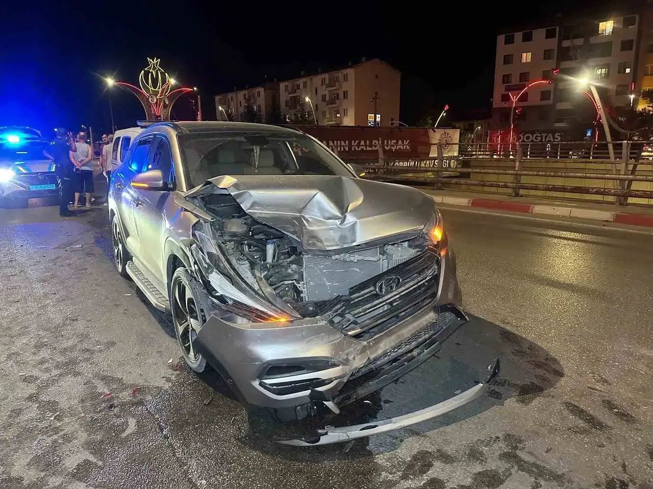 Uşak'ta Zincirleme Değil Arkadan Çarpma: Aynı Aileden 4 Kişi Yaralı