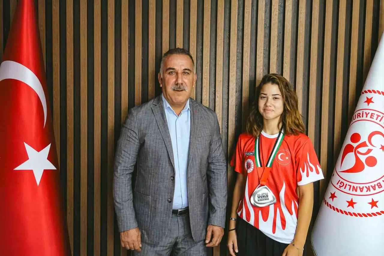 Aydınlı genç sporcudan dünya minderinde gümüş madalya gururu