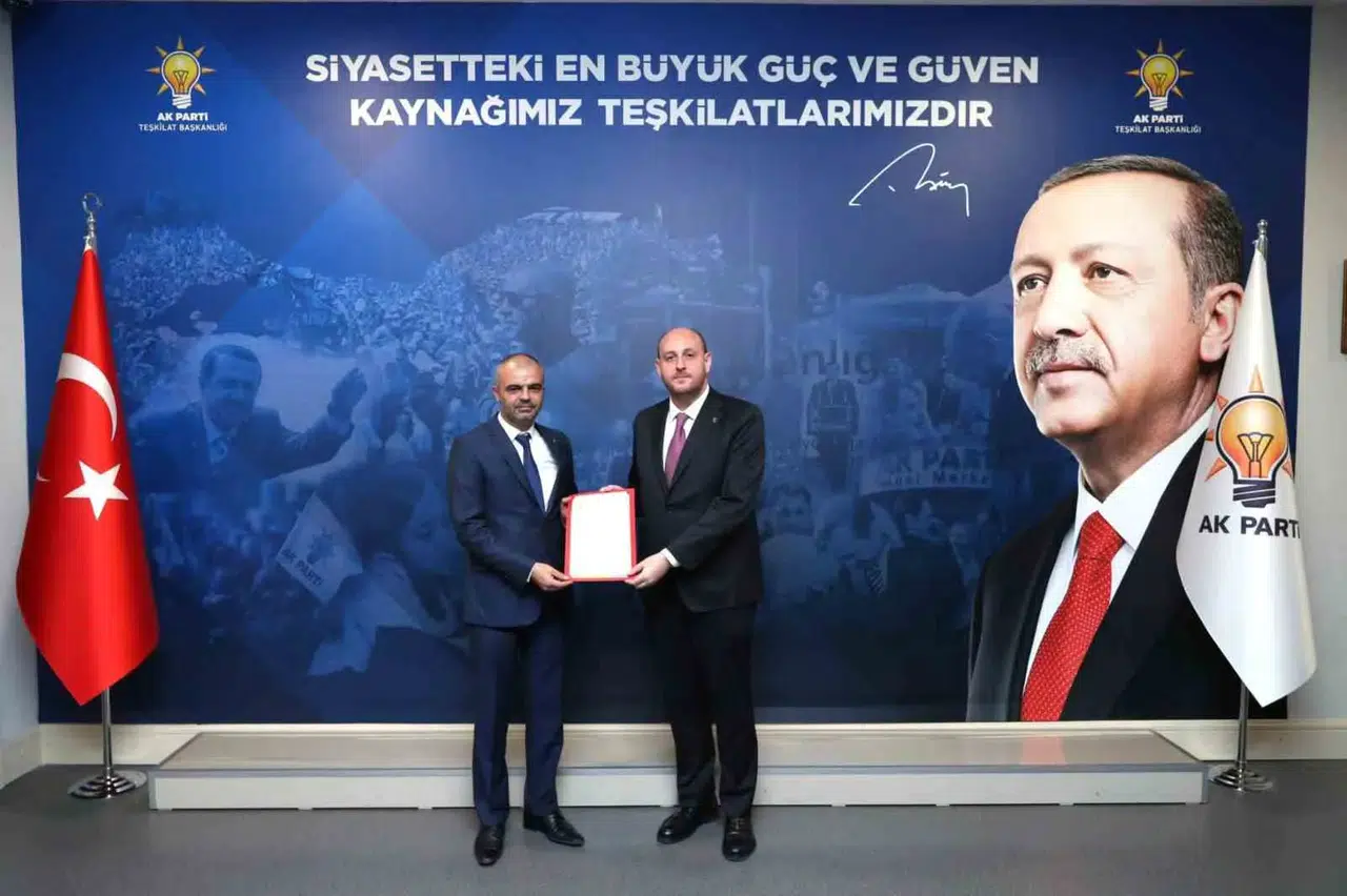 Serinhisar AK Parti’de yeni dönem: Recep Serkan Beydemir görevi devraldı