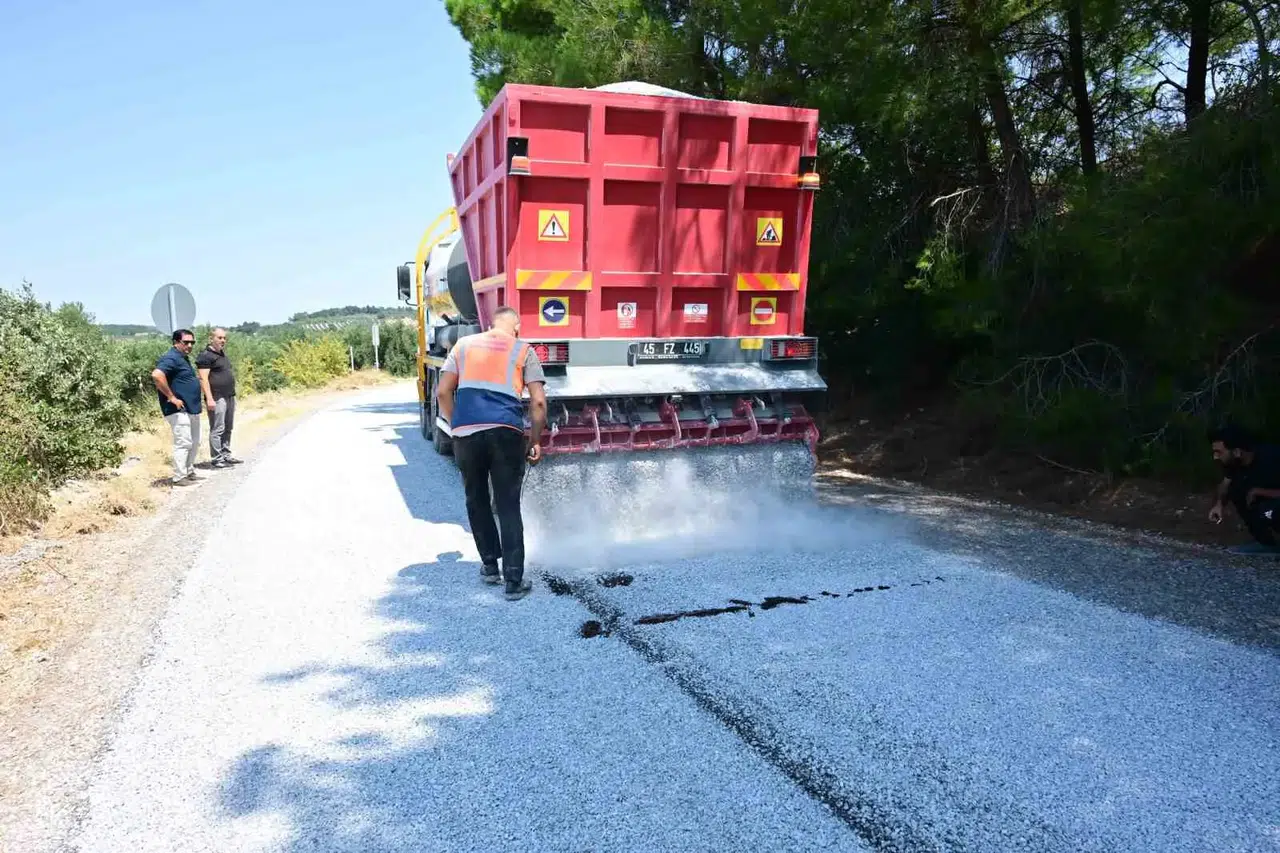 Soma’da ulaşım ağı güçleniyor: Mahalle yollarında ikinci etap asfalt mesaisi