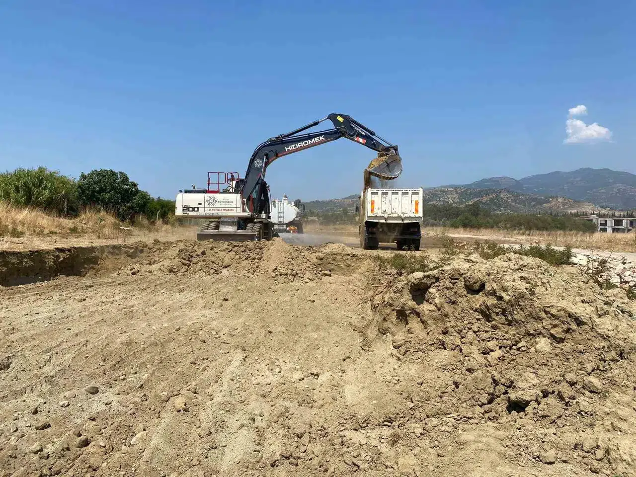 Aydın’da 17 İlçede Ulaşım Seferberliği: Sıcak Asfalt ve Güvenli Yollar İçin Büyük Seferberlik