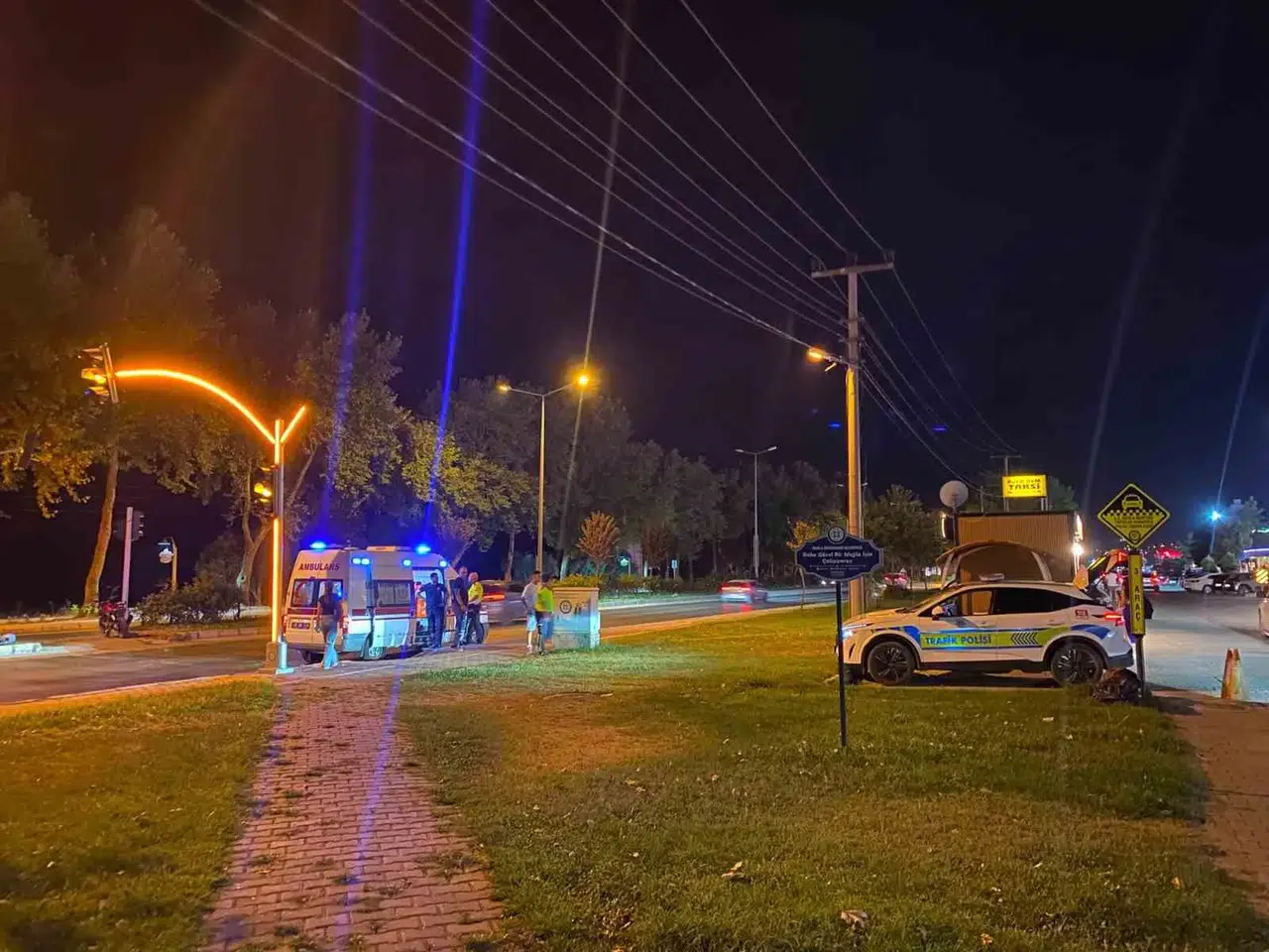 Menteşe'de trafik ışıklarında dehşet: Motosikletliye çarpıp kayıplara karıştı