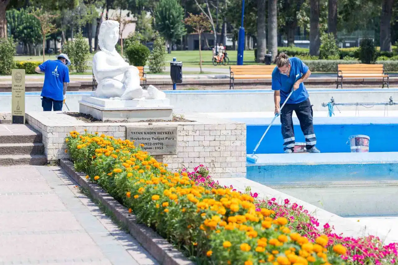İzmir'in kalbi fuara hazırlanıyor: Kültürpark'ta hummalı çalışma