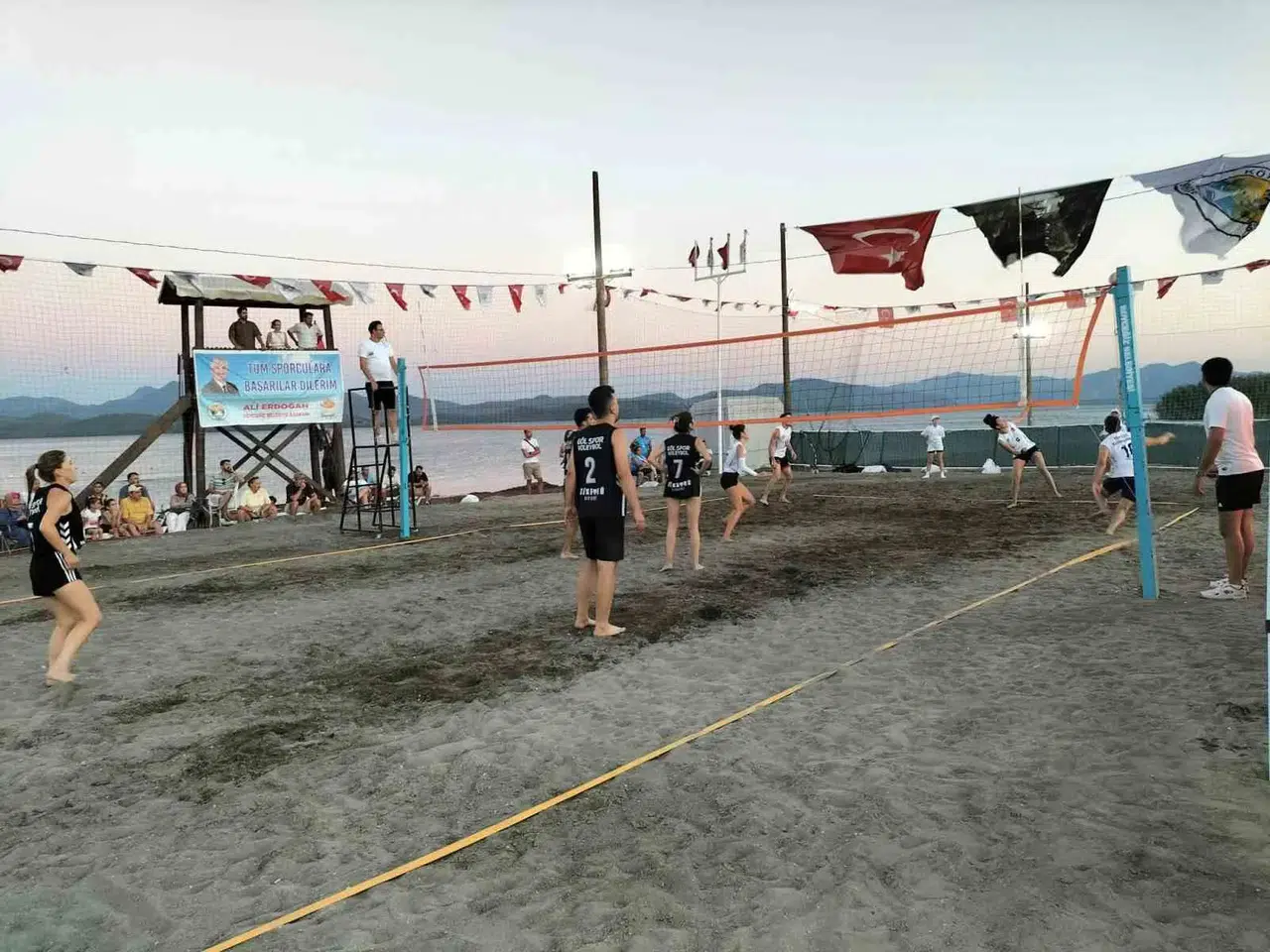 Zafer Kupası için kumlar ısındı: Köyceğiz’de plaj voleybolu şöleni başladı