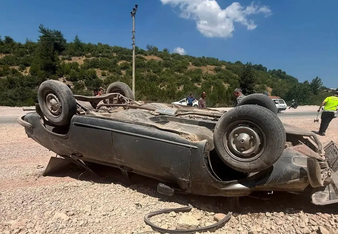 Manisa'da yola saçılan mıcır dehşet saçtı: 3 yaralı
