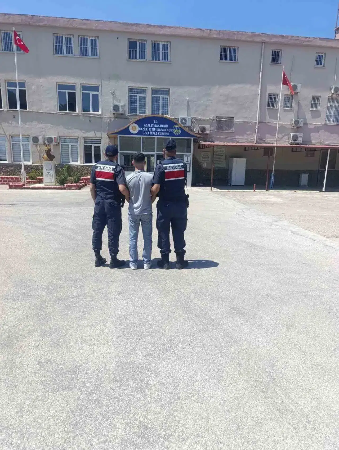 Jandarmadan firari avı: 6 yıl 8 ay hapis cezası bulunan şahıs kıskıvrak yakalandı